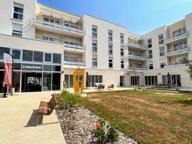 Aparthotel Domitys L'Orangerie Sens Exterior foto